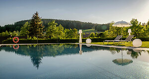 Außenpool Wellnesshotel im Bayerischen Wald